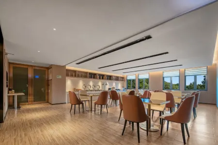 ECHARM Hotel (Liuyang Avenue City Government Branch) Отели рядом с достопримечательностью «Tansitong Former Residence»