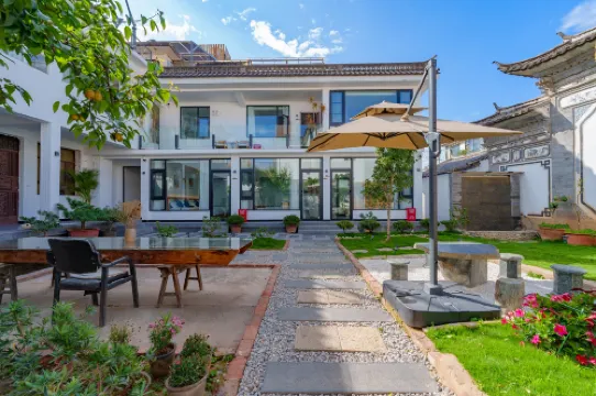 Dali Guiyin Homestay (Erhai Caicun Longkan Wharf Branch)