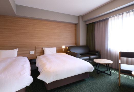 1. 도미 인 아오모..