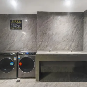 Dengqi Zhishang Hotel
