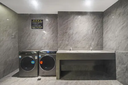 Dengqi Zhishang Hotel