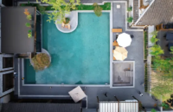 Snowy & Sunny Resort