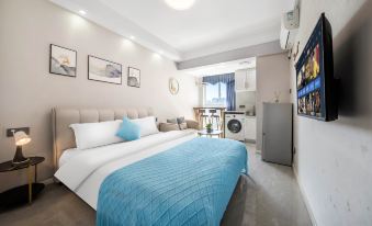 Chongqing Yishi High-altitude River View Apartment (Jiefangbei Hongyadong Branch)