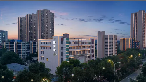 Lanyue Scenic Spot and Light Collection Famous Residence (Gucheng Yufeng Century Square Store)