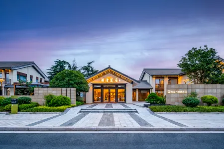 Rezen Liuzhouhui Hotel (Gaochun Laizhuzhou Park) Отели рядом с достопримечательностью «Gaochun Old Street»