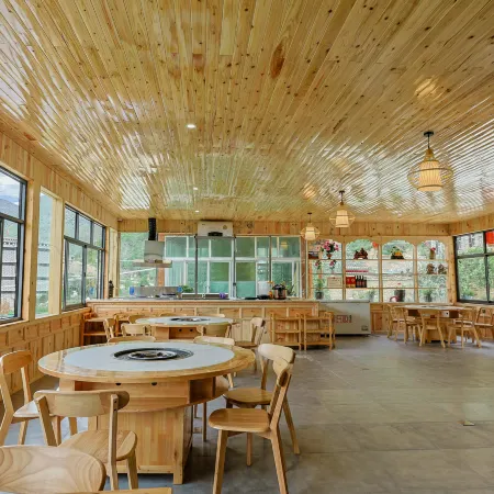 Sanhu Homestay (Shangri-La Town Daocheng Yading Scenic Area)