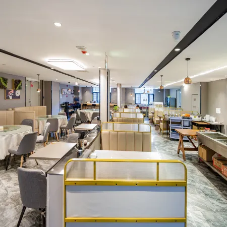 R ROYALSS HOTEL(Urumqi Cancer Hospital Xiaoxigou Subway Station Branch)
