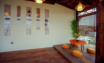 Maitreya Huxi Man Hot Spring Homestay (Huquan Water Town Tourist Resort Scenic Area Branch)