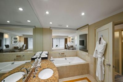 1スーパーキングサイズベッドプレミアム高階 インターコンチネンタル クアラルンプールの写真