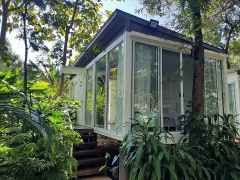 ห้องเตียงคิงไซส์ พร้อมวิวสวน