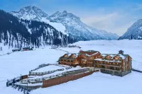 Four Points by Sheraton Sonmarg Resort Hotels in 