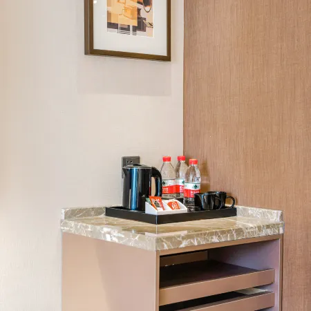 Yiju Yun Hotel (Gaoyou World Trade Plaza South Gate Street Store)