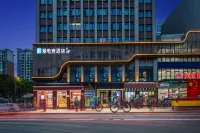 i Electronic Sports Hotel (Xinyang High-speed Rail East Station Daxin Plaza)