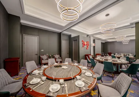 Junlan Hotel (Guangyuan Wanda Plaza) Отели рядом с достопримечательностью «Guangyuan Wetland Park»