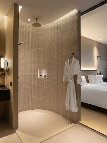 ห้องดีลักซ์ วิวสระน้ำ