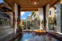 Lijiang Agarwood Ink Stained Snow Mountain Private Soup Hot Spring Resort - Hot Springs
