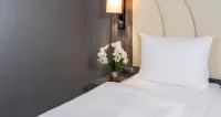 PLAZA Premium Parkhotel Norderstedt Hotels in der Nähe von Gedenkstätte KZ Wittmoor