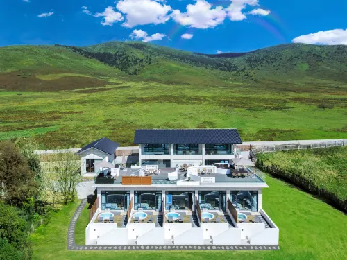 Yunfu Li Yunsuye Le Lake private soup homestay Hotels in Mianning County