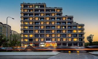 SAINT HOTEL(Chongqing Jiangbei Airport · Baoshu Lake Metro Station)