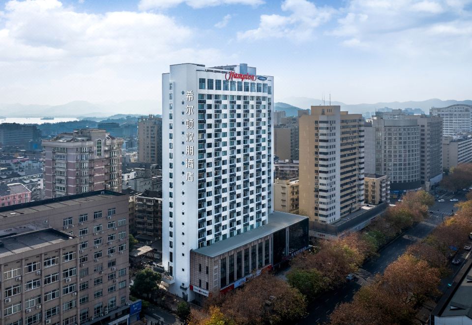 3. 햄튼 바이 힐튼..