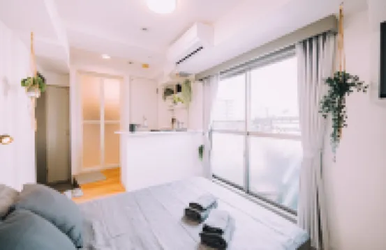 Minimalist Loft 10: Namba Compact Studio & 24/7 Gym