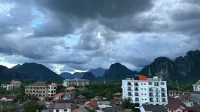 Hotel Rainbow Boutique Vang Vieng - parking