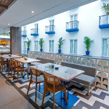 Kampi Hotel Legian - Bali   Отели рядом с достопримечательностью «Пляж Дабл-Сикс»