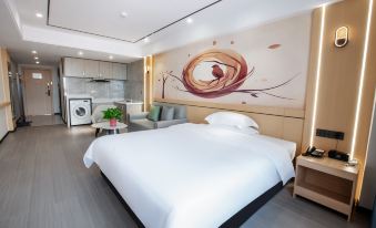 Romantic Manwu Hotel (Hengyang High-speed Railway Station Wuhu Wanda Shop)