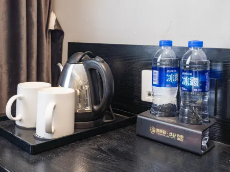 Luckyland Trade Building Hotel Отели рядом с достопримечательностью «Donghua University(Yanan Road Campus)»