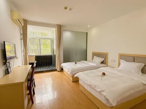 Mama Self-checkin Homestay (Xiushui Ninghong Grand Market)