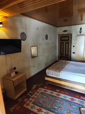 Peri Cave Hotel Hotel dekat Dark Church