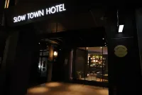 Slow Town Hotel-Glowing - parkir