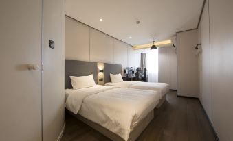 Yoon Esports Hotel (Shanghai Wantai Plaza Guangzhong Road Branch)