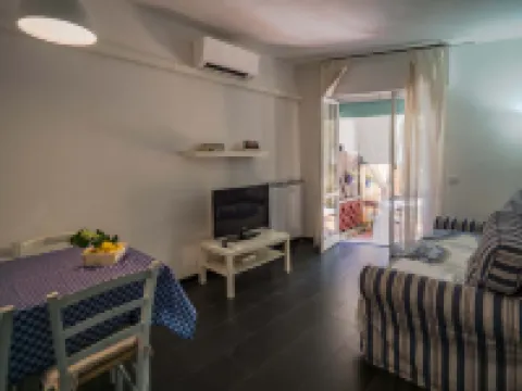 Sciacchetrà Apartment with AC & Patio