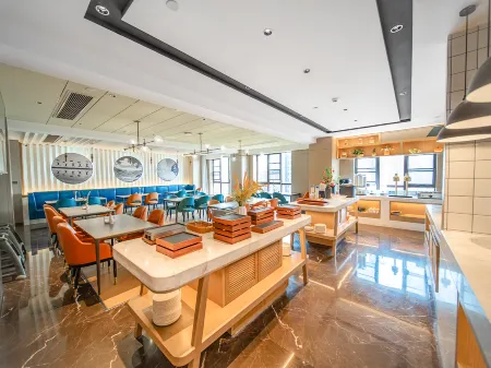 Kyriad Hotel (Yueyang East High-speed Railway Station) Отели рядом со станцией Yueyang East Railway Station