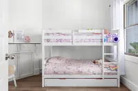 Peaceful 2 bedroom with private backyard and BBQ Hotels in Bondi Junction