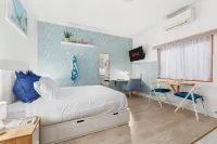 Beach front ocean breeze studio with aircon Hotels in Dover Heights