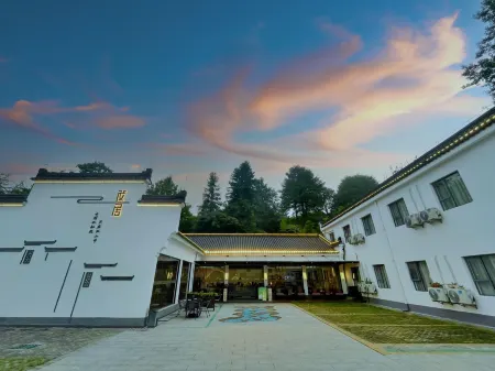 Jiuhuashan Maoju Hotel (Jiuhuashan Scenic Area Branch) Отели рядом с достопримечательностью «Zhiyuan Chenxi»