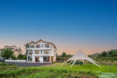 Yi County Yanli Meisu · Luxurious Smart Homestay (Xidi Yi County East Station)