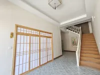 Yiru Homestay (Zhouzuling Yaowangdong Wellness Town Scenic Area) - parking