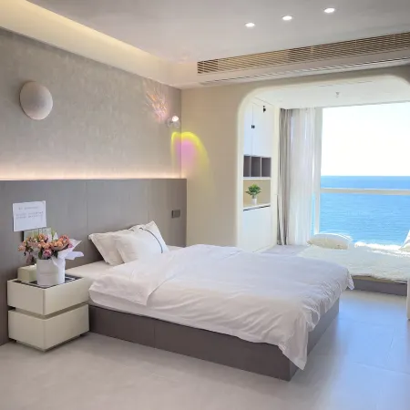 Yunwu Sea View Boutique Stay (International Coastal Baths Huoju 8th Street)