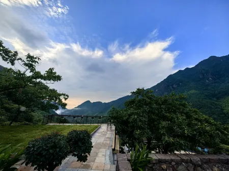 Yuyinchaping Homestay Отели рядом с достопримечательностью «Dragon Gate Conyon»