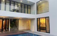 The Luxurious 231, Lake House Villa -  Ferienhäuser
