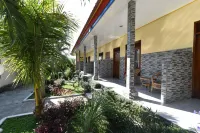 RedDoorz Plus @ Singaraja Hotels in Singaraja