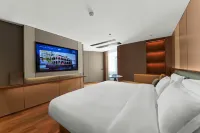 CLOUDS HOTEL