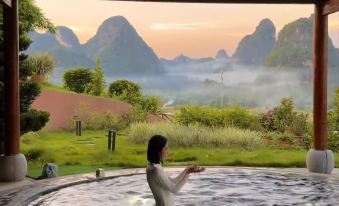 Yangshuo Fadai overhanging hot spring light luxury hotel