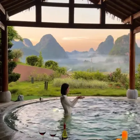 Yangshuo Fadai overhanging hot spring light luxury hotel