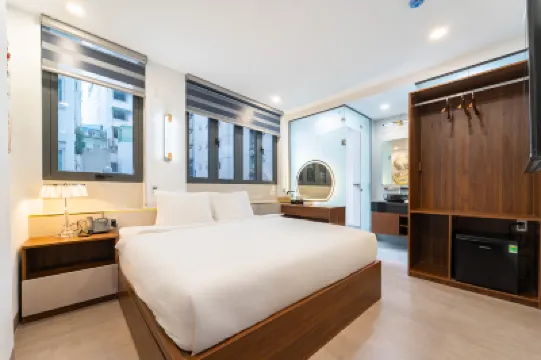 Golden Lunar Hotel - Moonlight Stay in Bui Vien Walking Street ブイビエンウォーキングストリート周辺のホテル