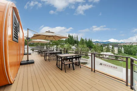 Chongqing Wulong Fairy Mountain Camping Ground Yisu Space Capsule Hotel (Tourist Center Branch) Отели рядом с достопримечательностью «Three Natural Bridges»