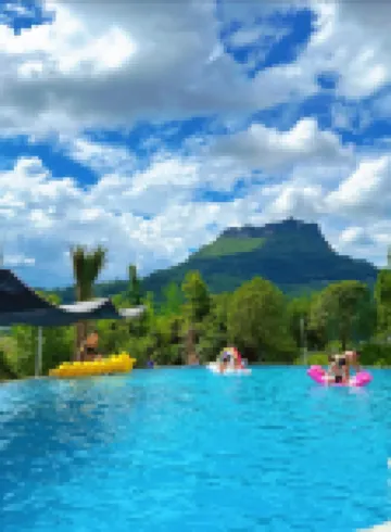 Yinjiang Yingmei Lake Hillside Hotel (Dashengdun Scenic Area Branch)